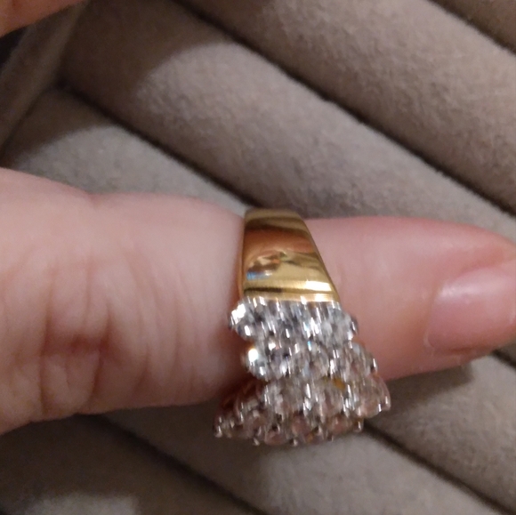 Womens ring Size 5 - Picture 5 of 7